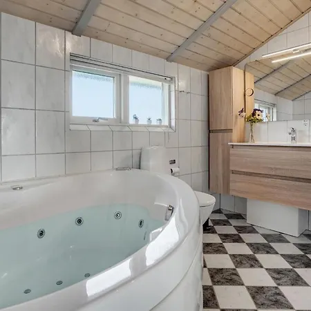 Gorgeous Home In Nordborg With Sauna نُوابورغ