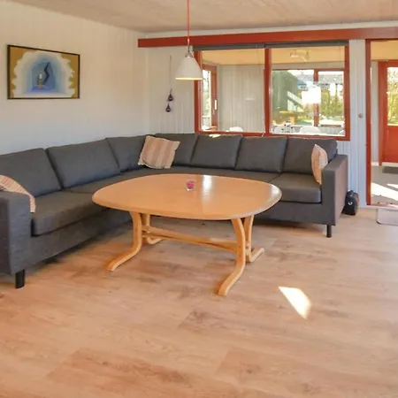 بيت للعطل Gorgeous Home In Nordborg With Sauna *